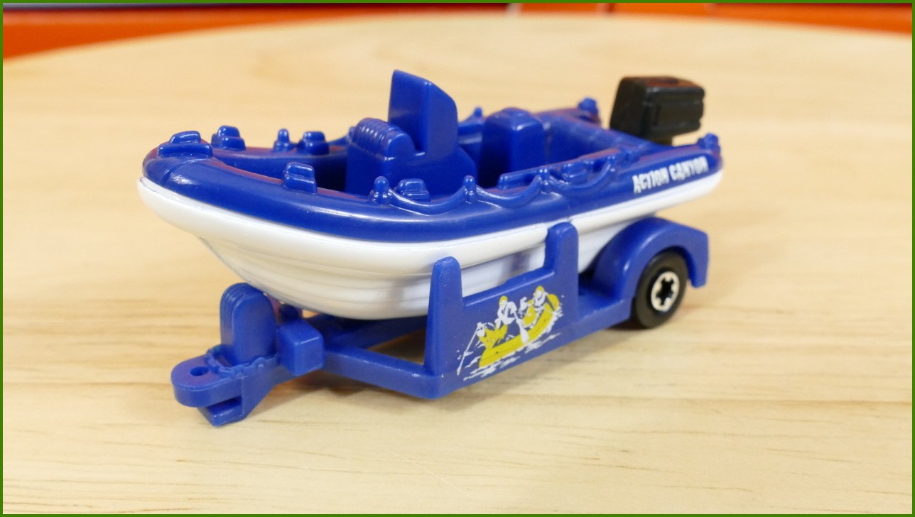 Matchbox Autíčko #44 - Water Raft Boat