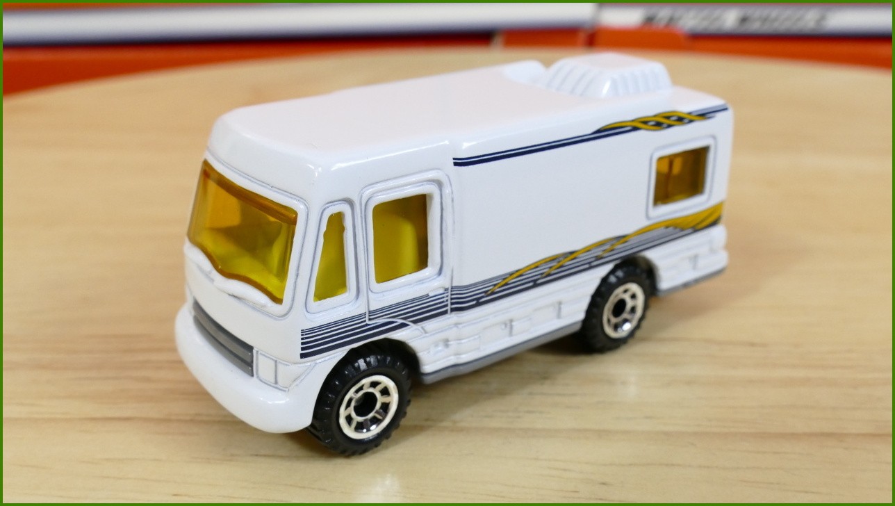 Matchbox Autíčko #43 - Camper
