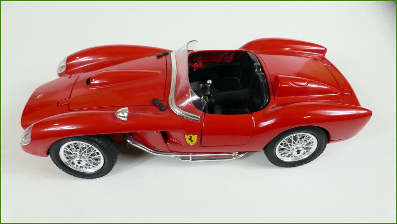 Kovový Model Bburago 1:18 - Ferrari 250 Testa Rossa (1957) - Viz Popis