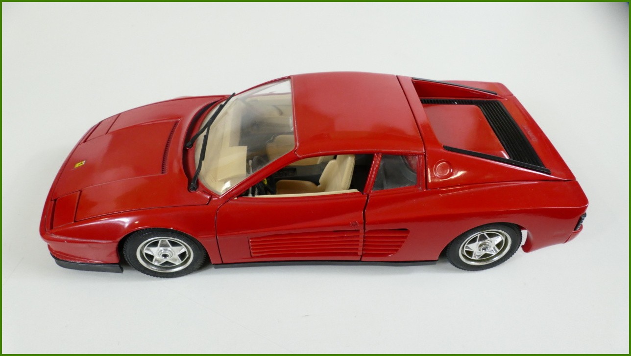 Kovový Model Bburago 1:18 - Ferrari Testarossa (1984)