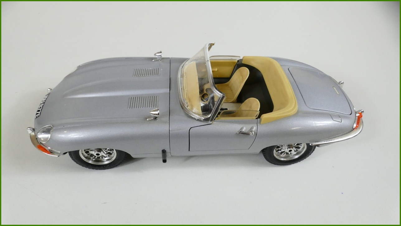 Kovový Model Bburago 1:18 - Jaguar "E" (1961) - Viz Popis