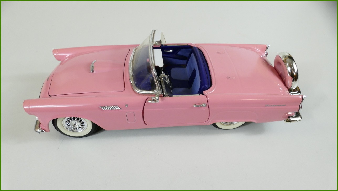 Model Revell 1:18 - Thunderbird