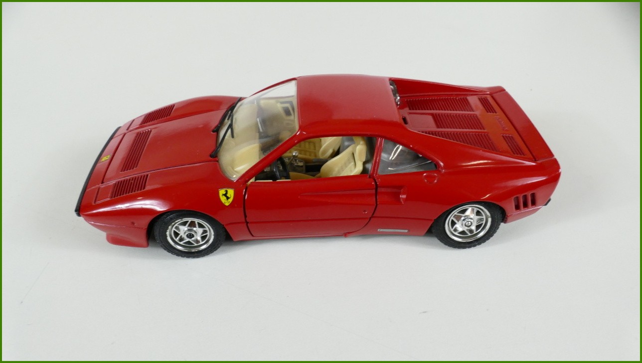 Model Auta Bburago 1:24 - Ferrari GTO (1984)