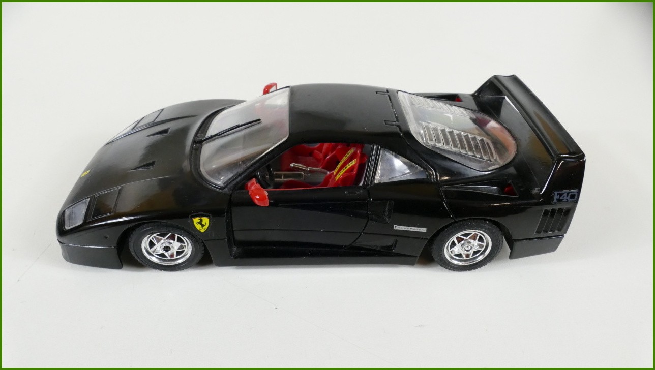 Model Auta Bburago 1:24 - Ferrari F40 (1987)