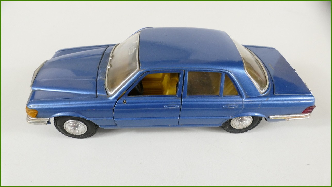 Model Auta Gama 1:24 - Mercedes 450 SE - Viz Popis