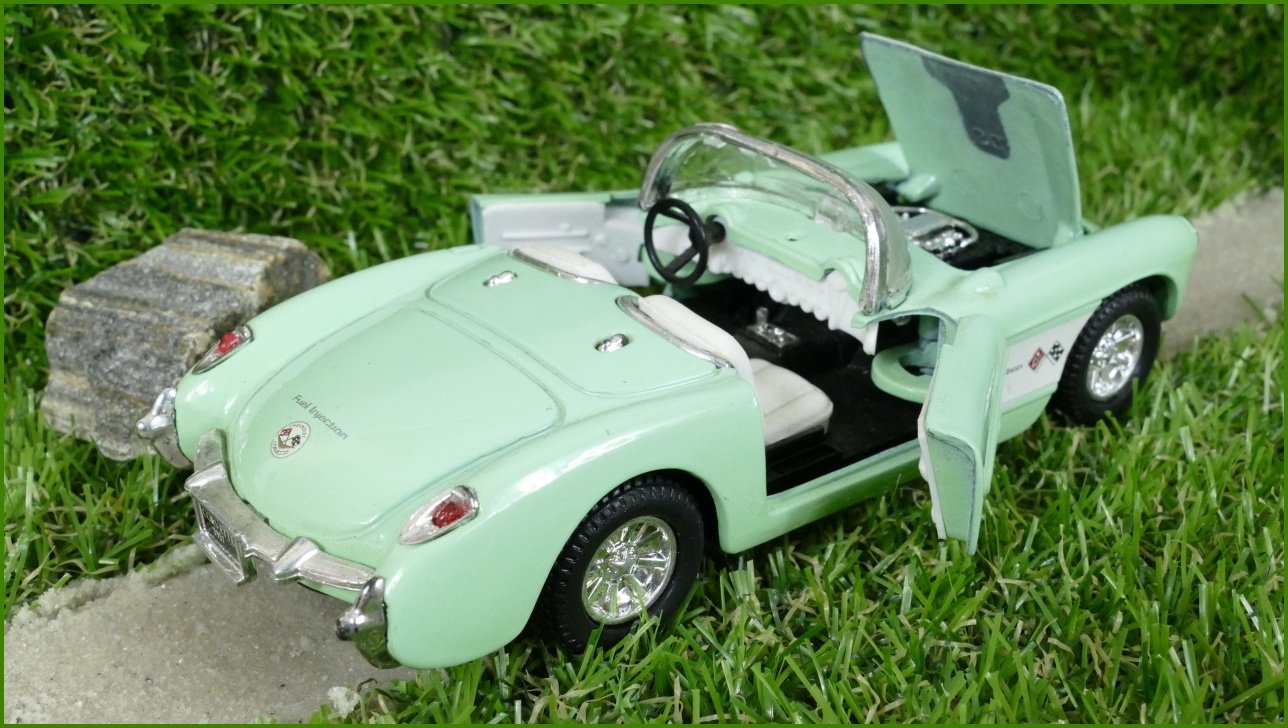 Model Autíčka Sunnyside 1957 Corvette (SS 5709) - natahovací, chybí přední pravý nárazník, horší sklo.