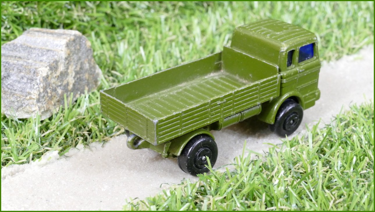 Autíčko Matchbox Superfast Mercedes Truck