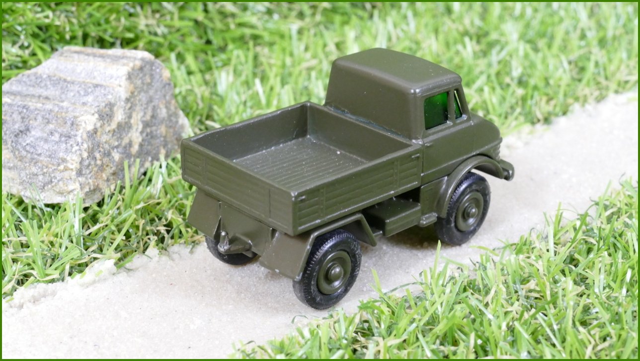 Autíčko Matchbox No.49 - Unimog - nabarvený