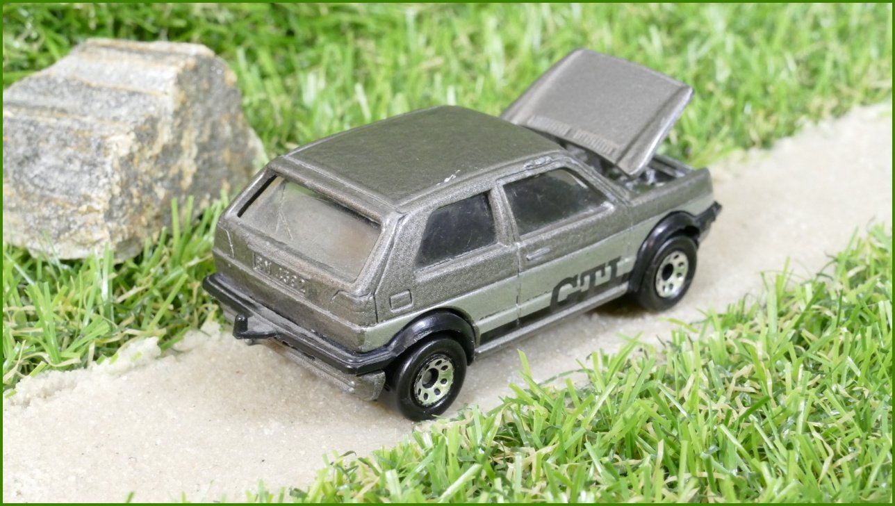 Autíčko Matchbox Volkswagen Golf GTI