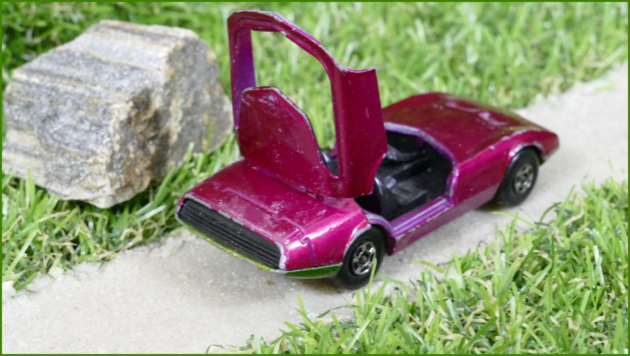 Autíčko Matchbox No.52 - Dodge Charger Mk III - bez předního skla