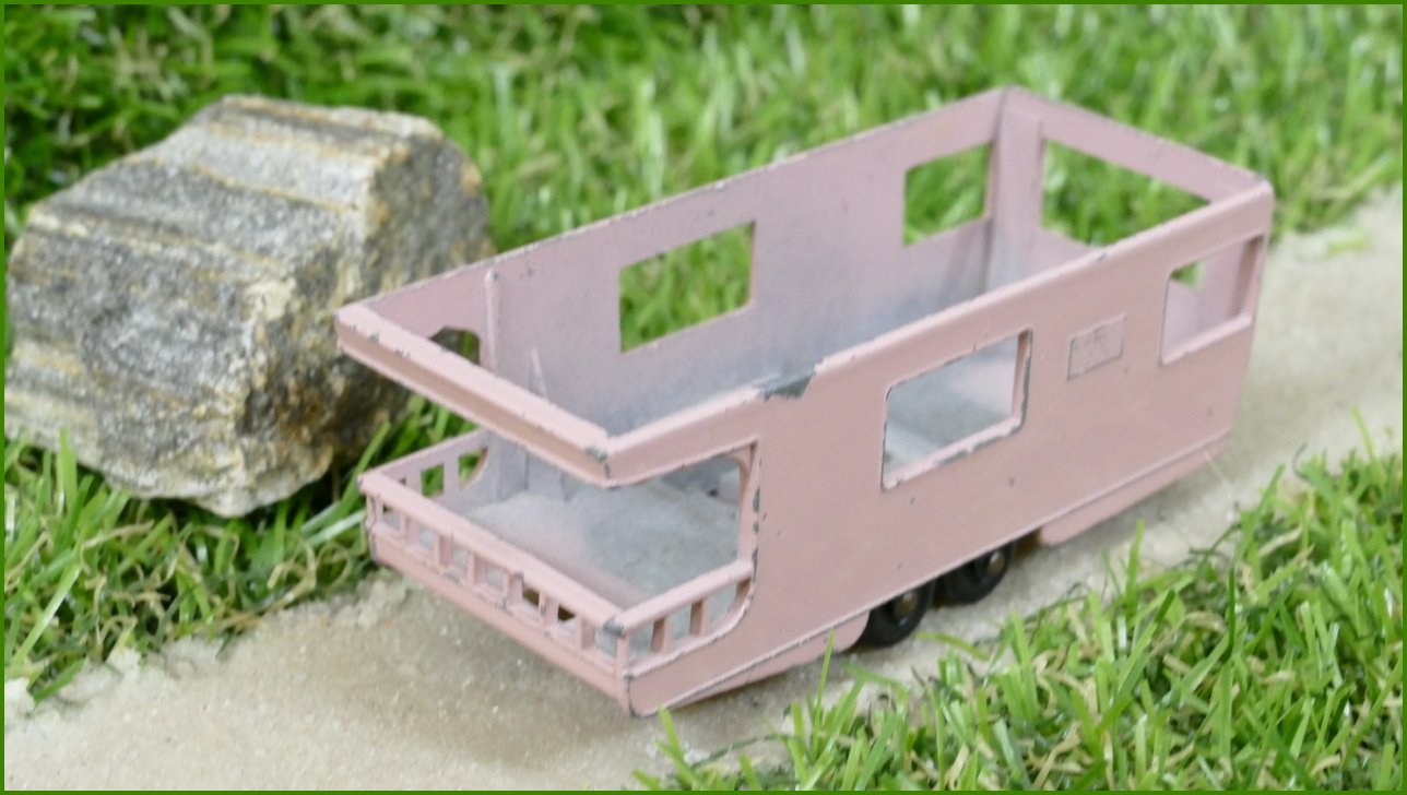 Autíčko Matchbox No.23 - Trailer Caravan