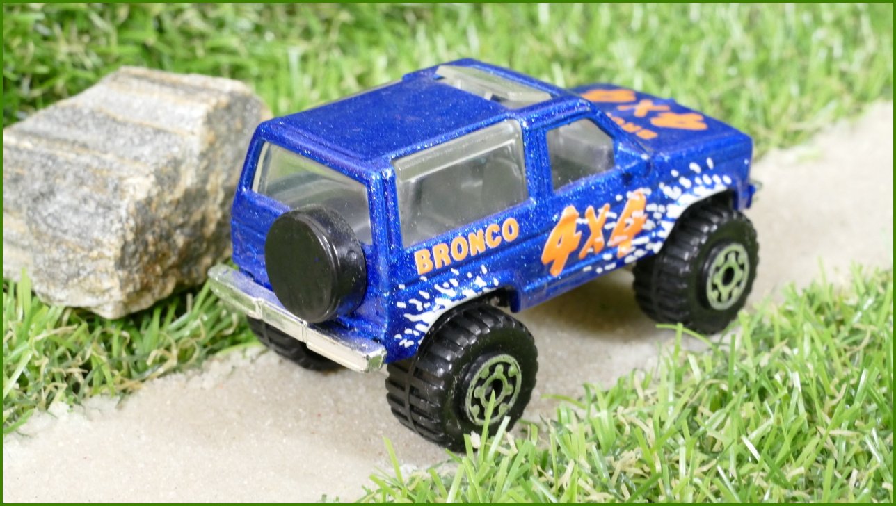 Autíčko Matchbox Ford Bronco II