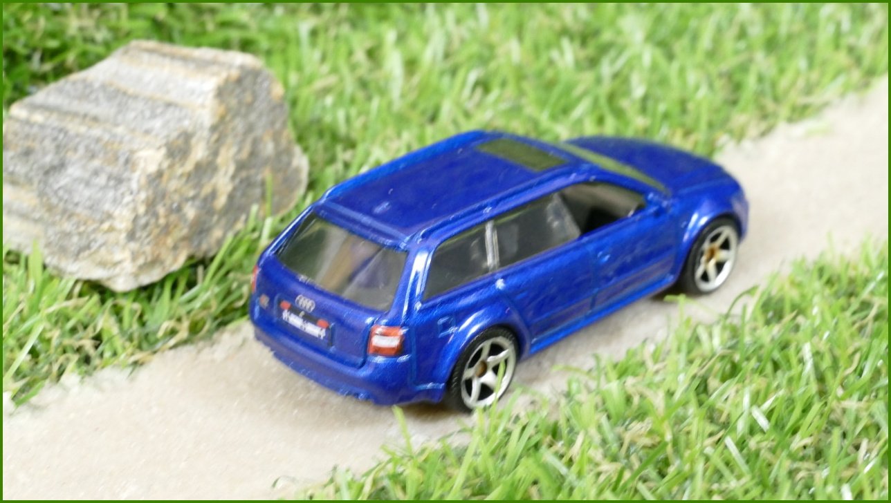 Autíčko Matchbox Audi RS 6 Avant 2004
