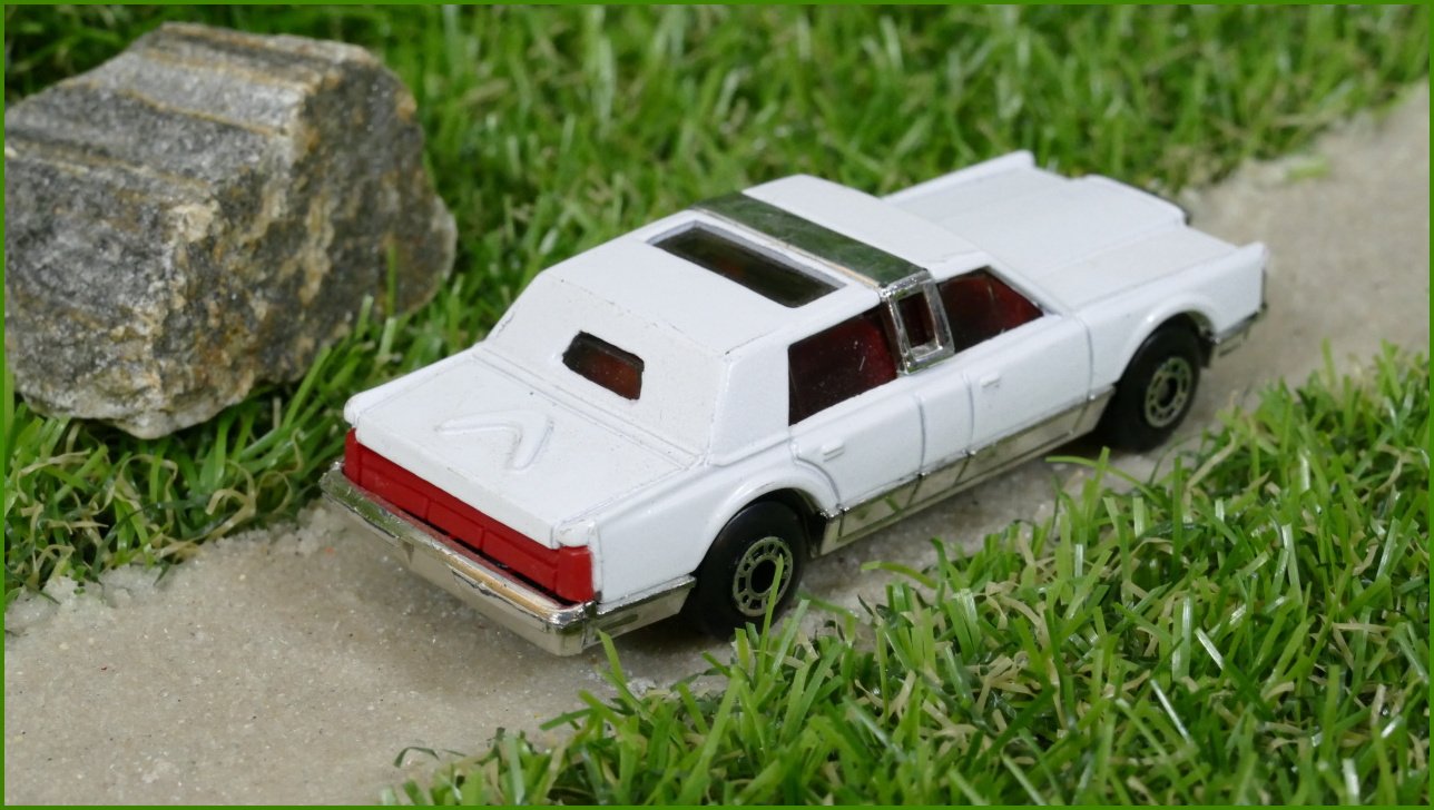 Autíčko Matchbox Lincoln Town Car