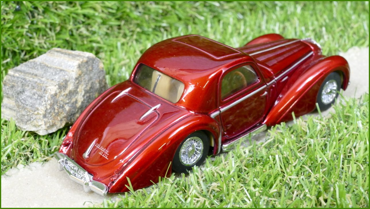 Autíčko Matchbox Dinky 1948 Delahaye 145 Chapron