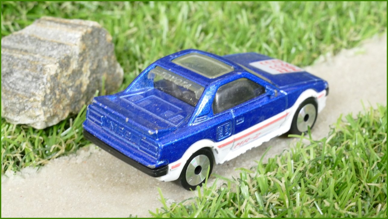 Autíčko Matchbox Toyota MR2 (Lasers)