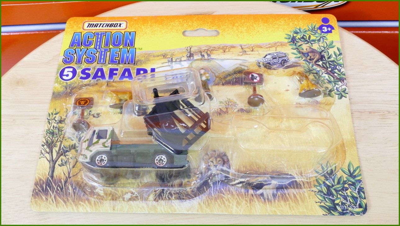 Matchbox Set Action System Safari - Otevřený - Chybí Autíčko