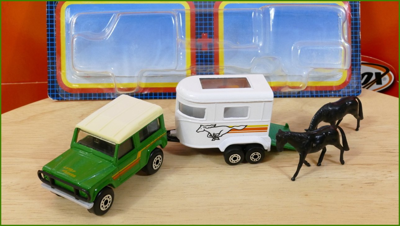 Matchbox Team Land Rover Ninety + Trailer - Otevřený