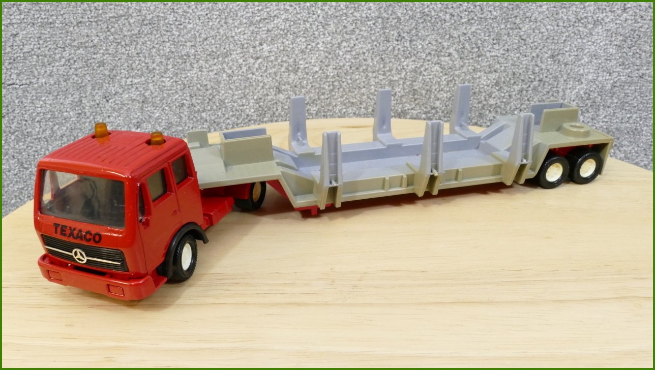 Model Autíčka Matchbox Superkings - K-135 - Mercedes Benz Garage Transporter - ulomená zrcátka, stav viz fotky