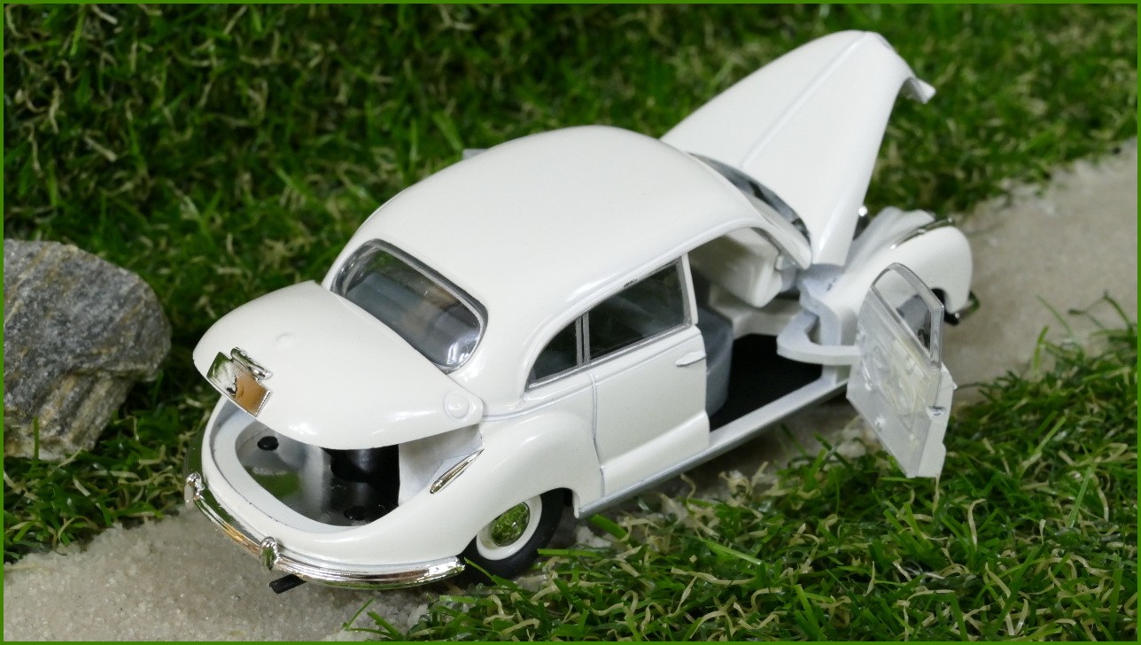 Angličák Model Autíčka Schuco - BMW 501 - (Krabička má praskliny)