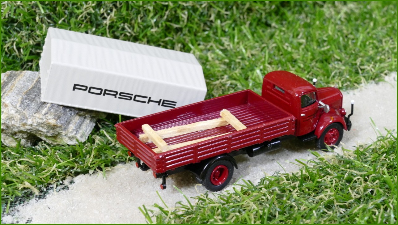 Model Autíčka Schuco 1:87 - Mercedes-Benz L3500 "Porsche"
