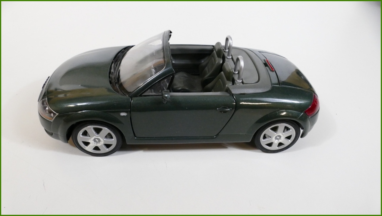 Model Revell 1:18 - Audi TT - Viz Popis