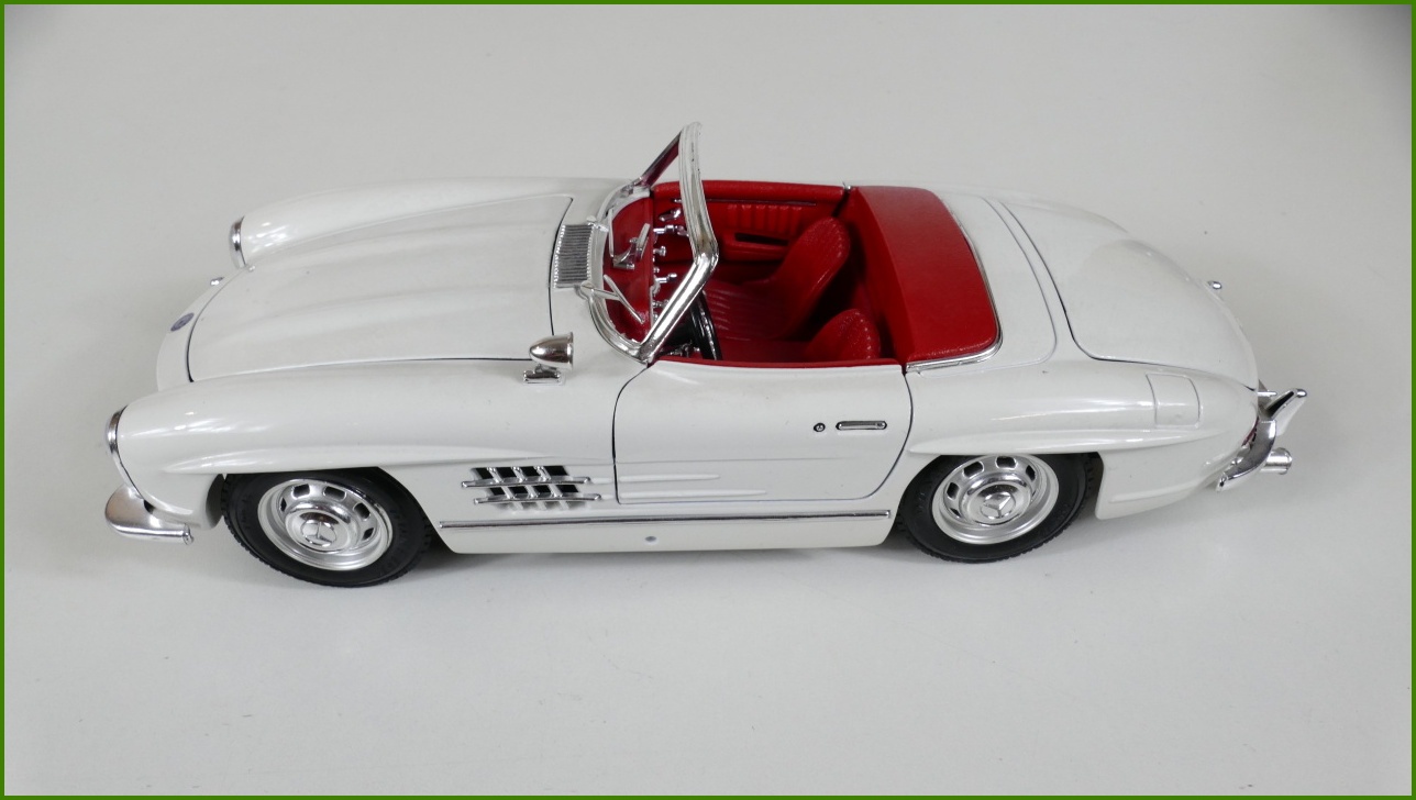 Kovový Model Bburago 1:18 - Mercedes-Benz 300 SL - Viz Popis
