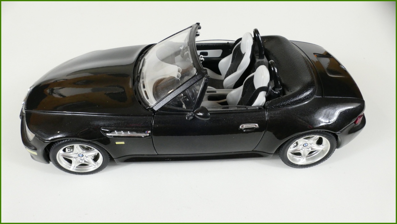 Kovový Model Bburago 1:18 - BMW M Roadster (1996)