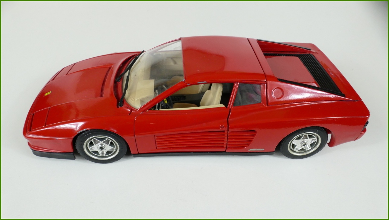 Kovový Model Bburago 1:18 - Ferrari Testarossa (1984)