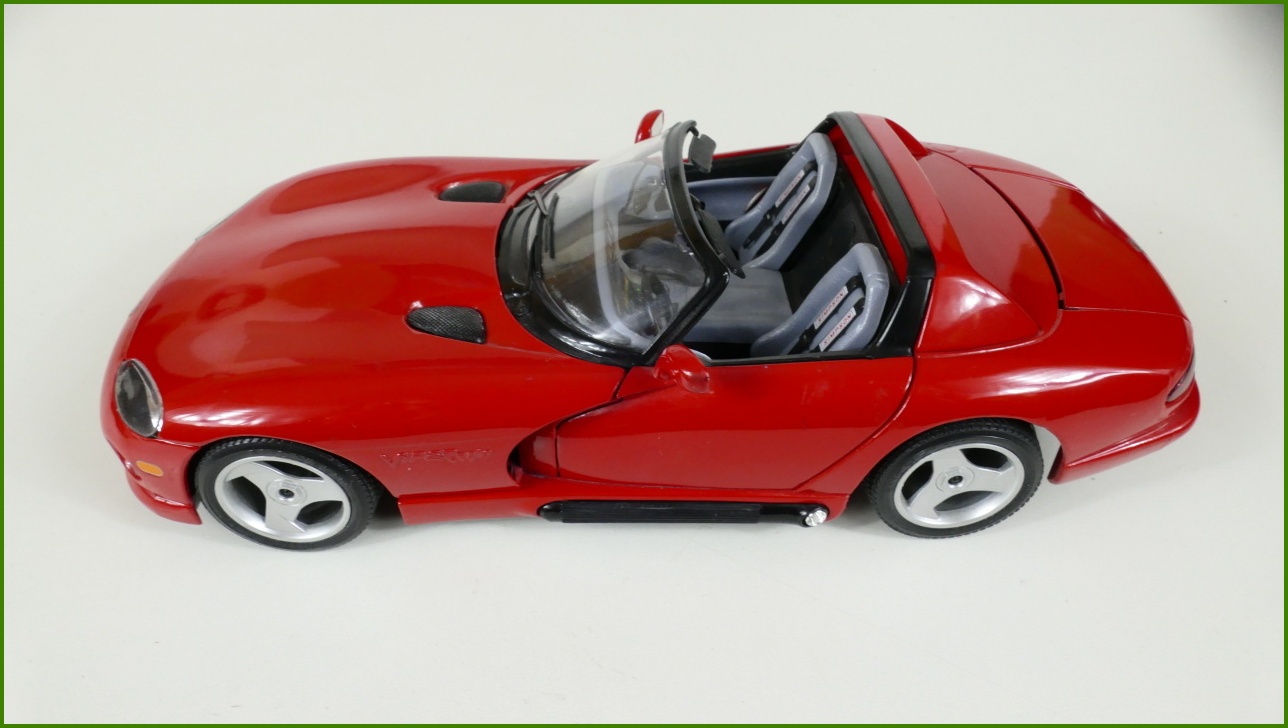 Kovový Model Bburago 1:18 - Dodge Viper RT/10