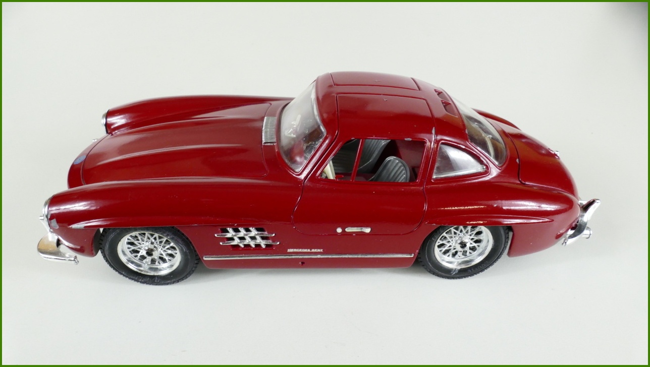 Kovový Model Bburago 1:18 - Mercedes-Benz 300 SL (1954)