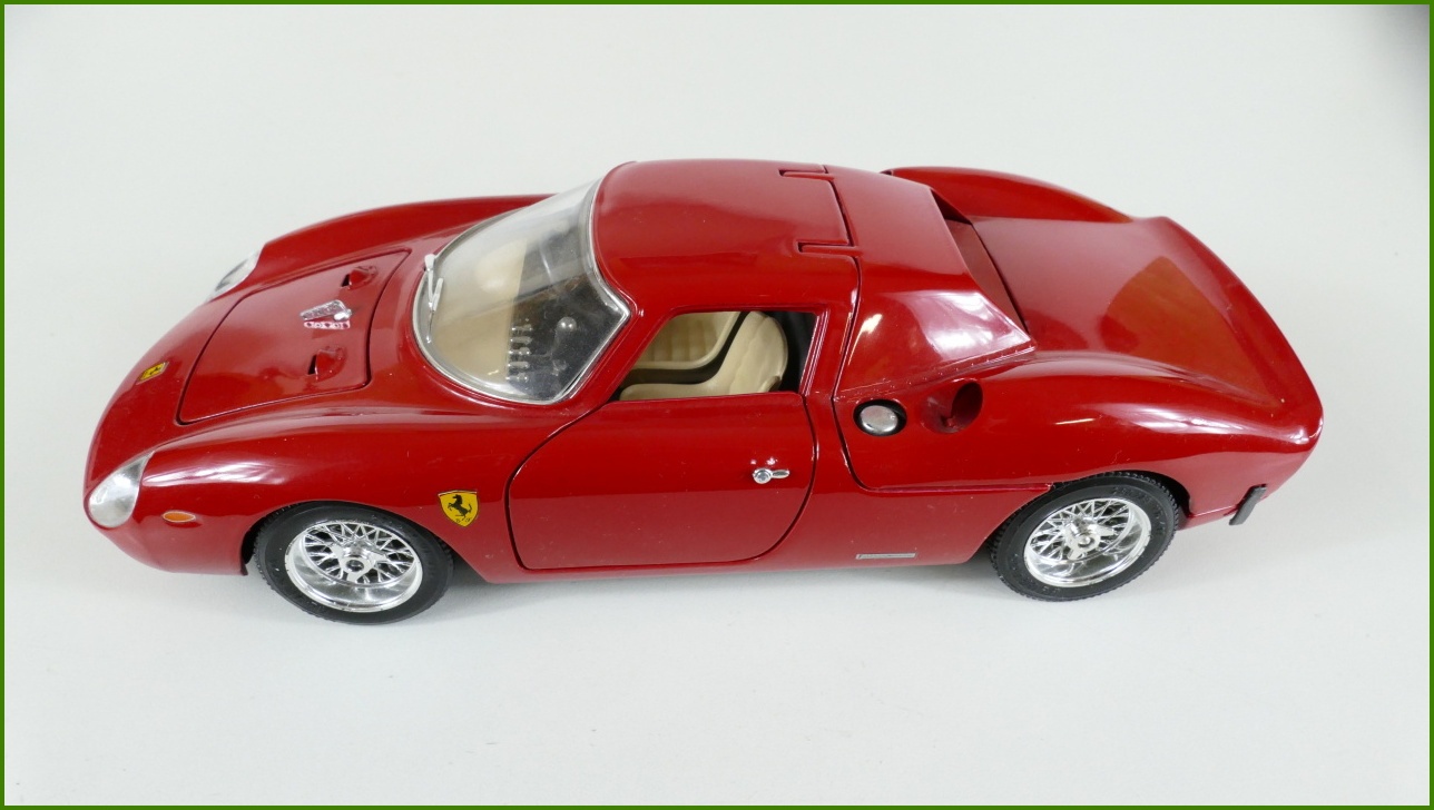 Kovový Model Bburago 1:18 - Ferrari 250 Le Mans (1965) - Viz Popis