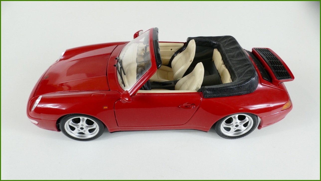 Kovový Model Bburago 1:18 - Porsche Carrera 911 (1993)