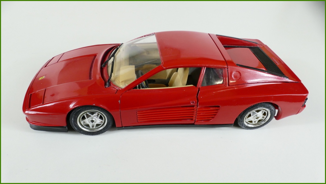 Kovový Model Bburago 1:18 - Ferrari Testarossa (1984)