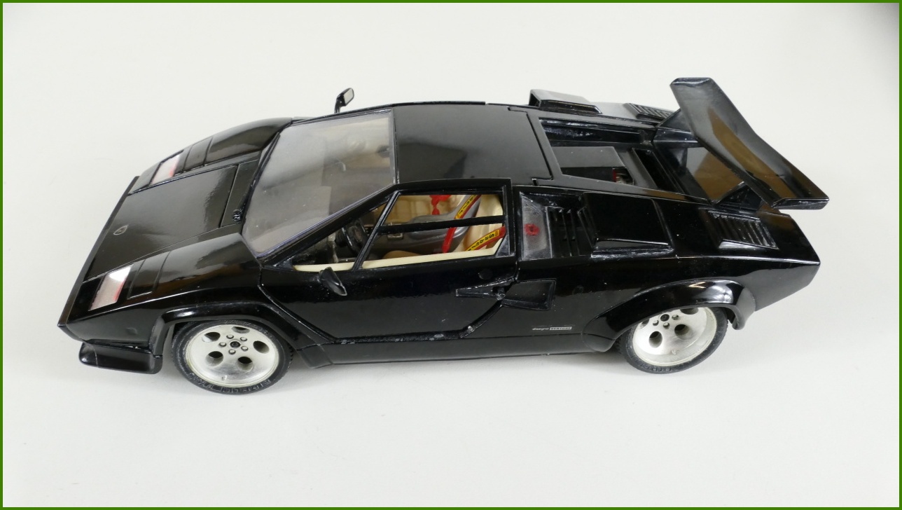 Kovový Model Bburago 1:18 - Lamborghini Countach (1988) - Viz Popis