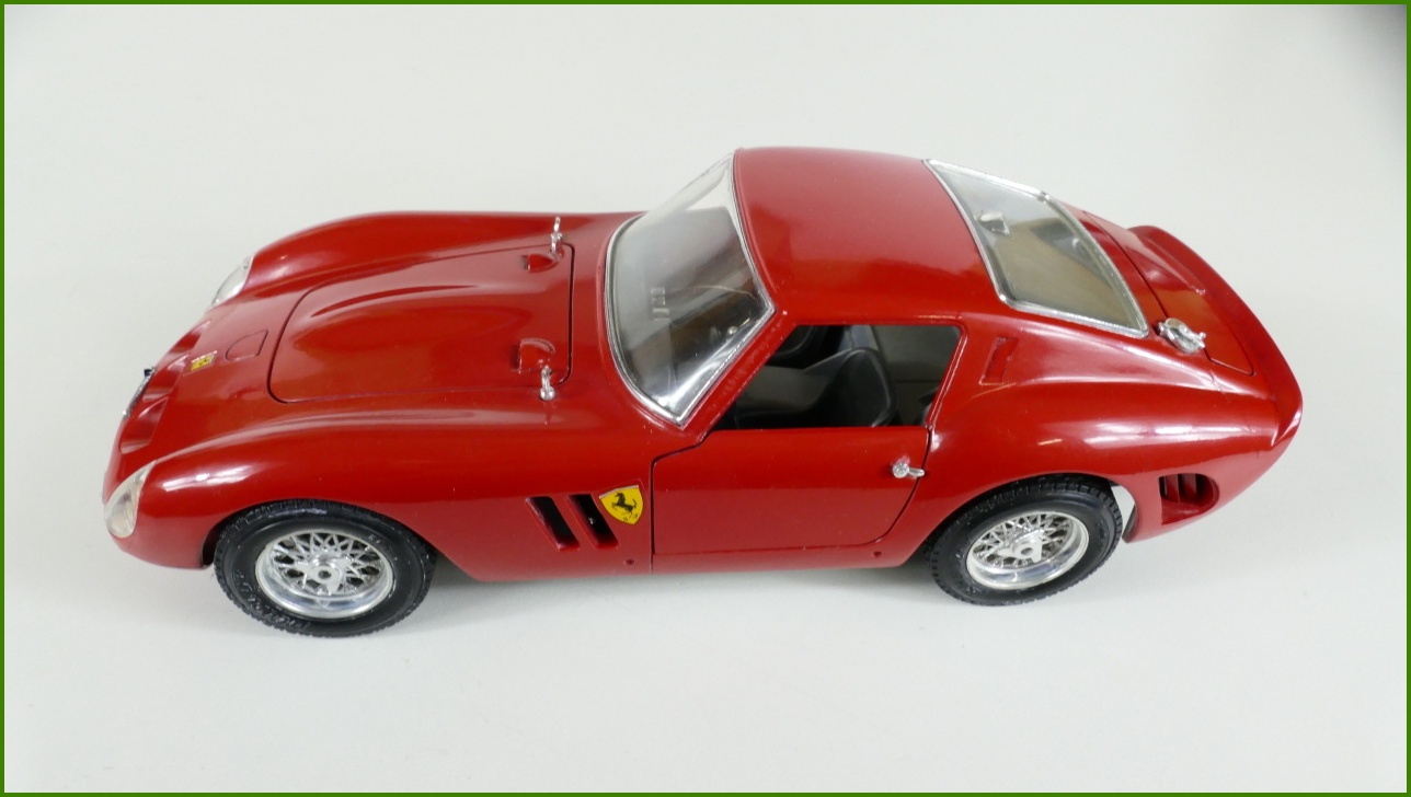Kovový Model Bburago 1:18 - Ferrari GTO (1962)