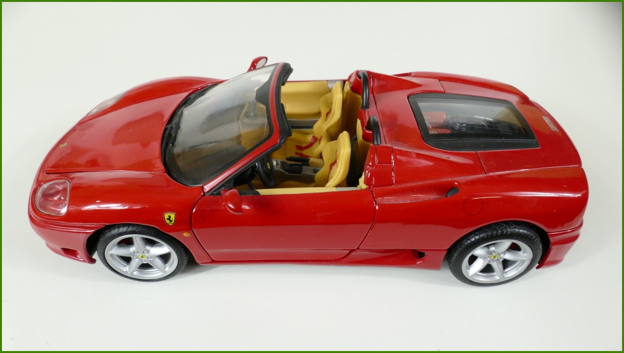 Model Hot Wheels 1:18 - Ferrari 360 Spider