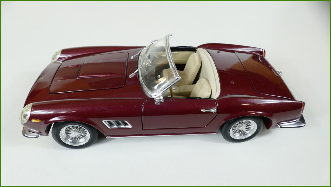 Model Hot Wheels 1:18 - Ferrari 250 GT California Spider
