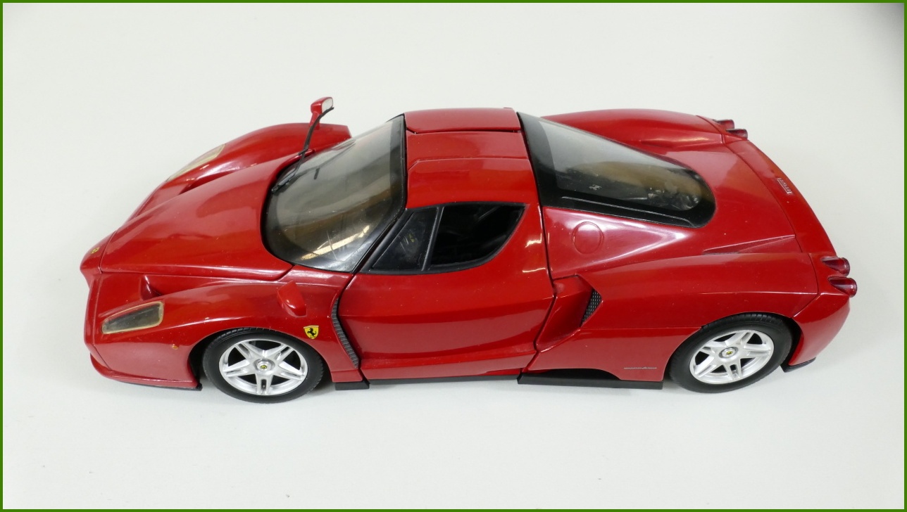 Model Hot Wheels 1:18 - Enzo Ferrari - Viz Popis