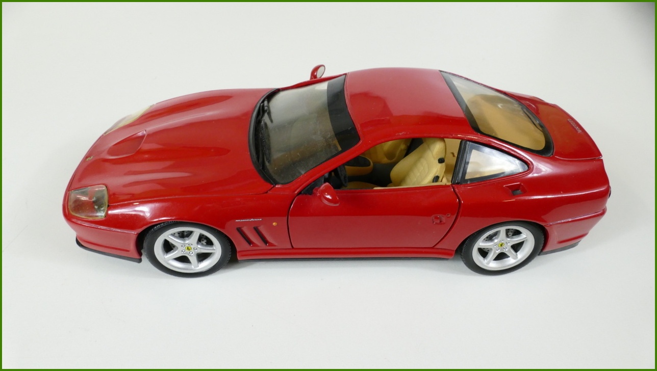 Model Hot Wheels 1:18 - Ferrari 550 Maranello