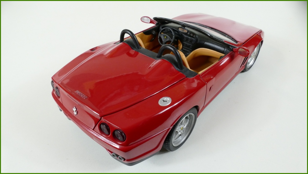 Model Hot Wheels 1:18 - Ferrari 550 Barchetta