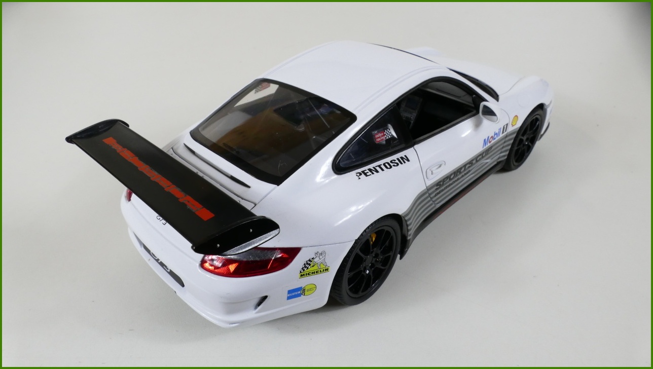 Model Auta Welly 1:18 - Porsche 911 (997) GT3 RS