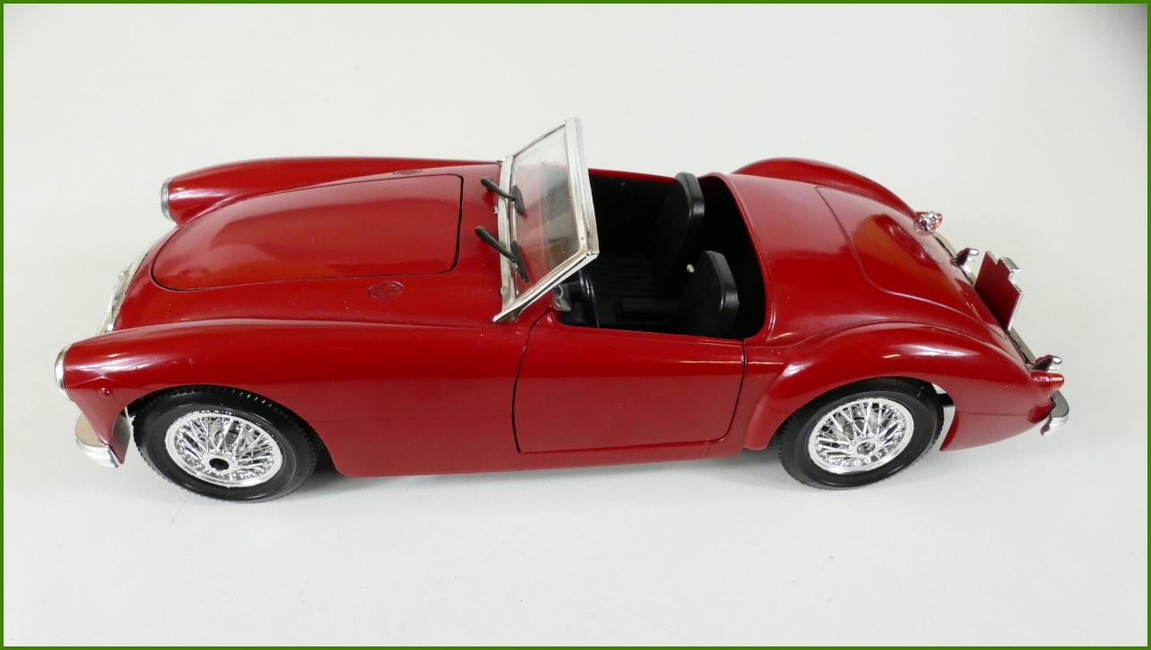 Model Auta Polistil 1:16 - MGA Twin-Cam - Viz Popis
