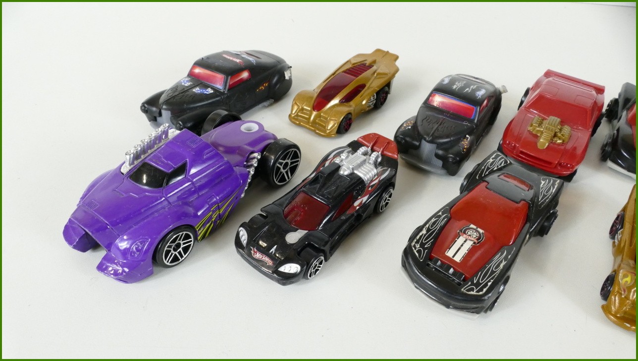 Sestava Autíček Hot Wheels Natahovací Autíčka a Tahač