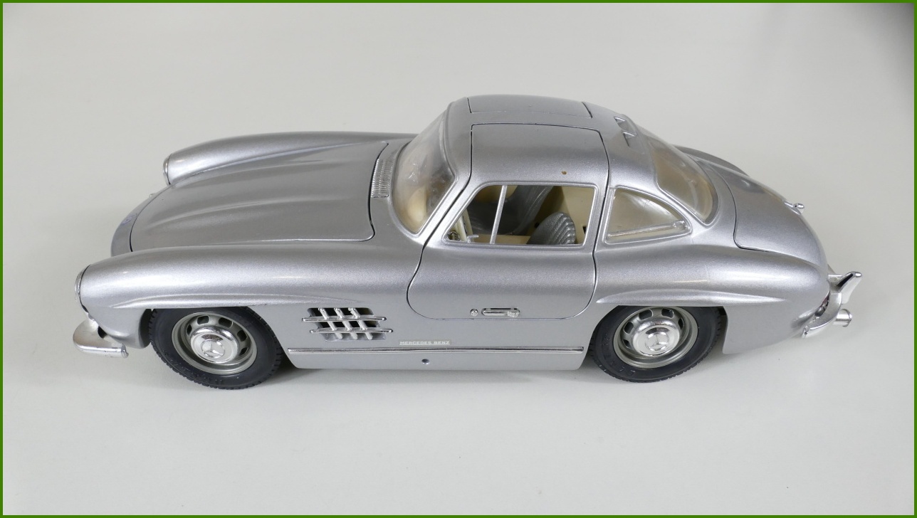 Kovový Model Bburago 1:18 - Mercede-Benz 300 SL