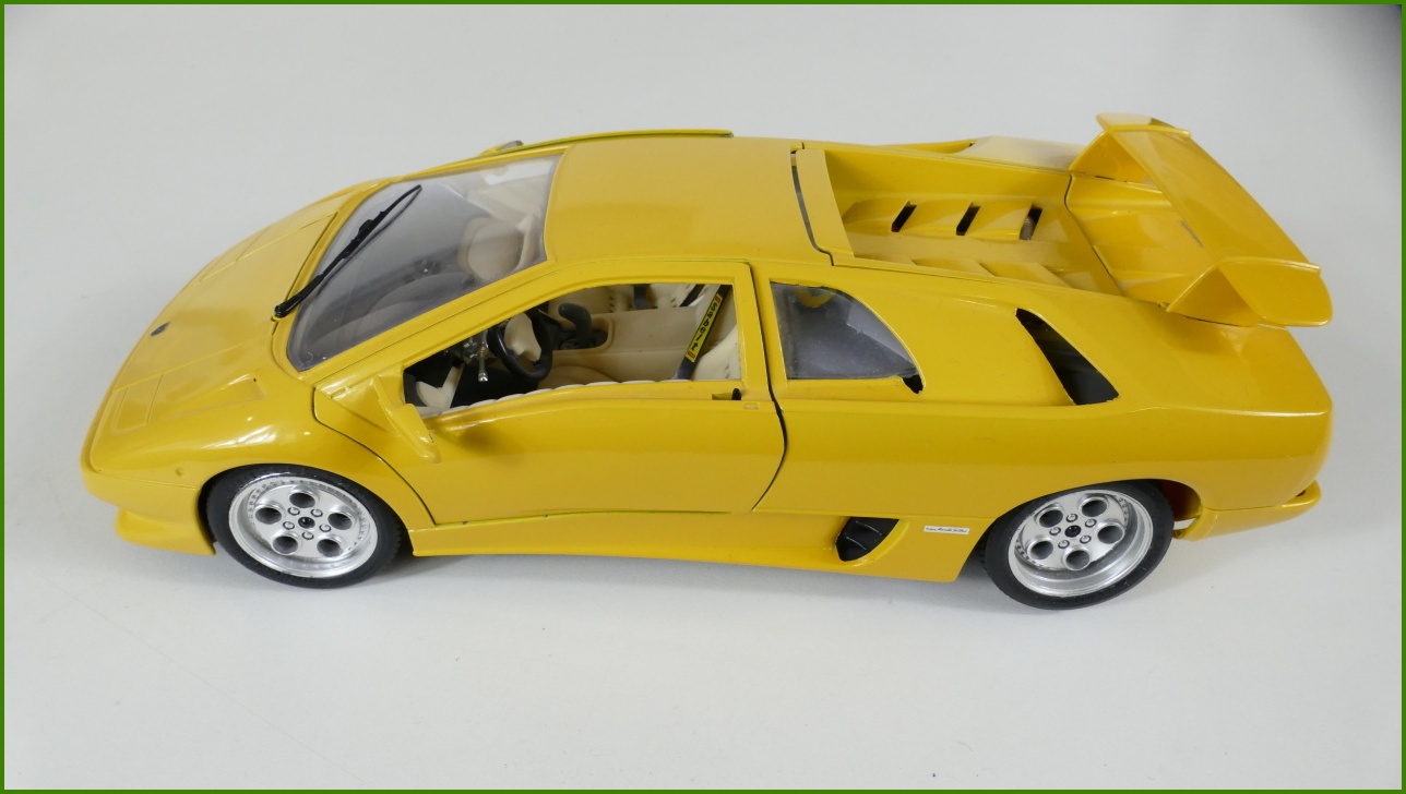 Kovový Model Bburago 1:18 - Lamborghini Diablo - (1980)