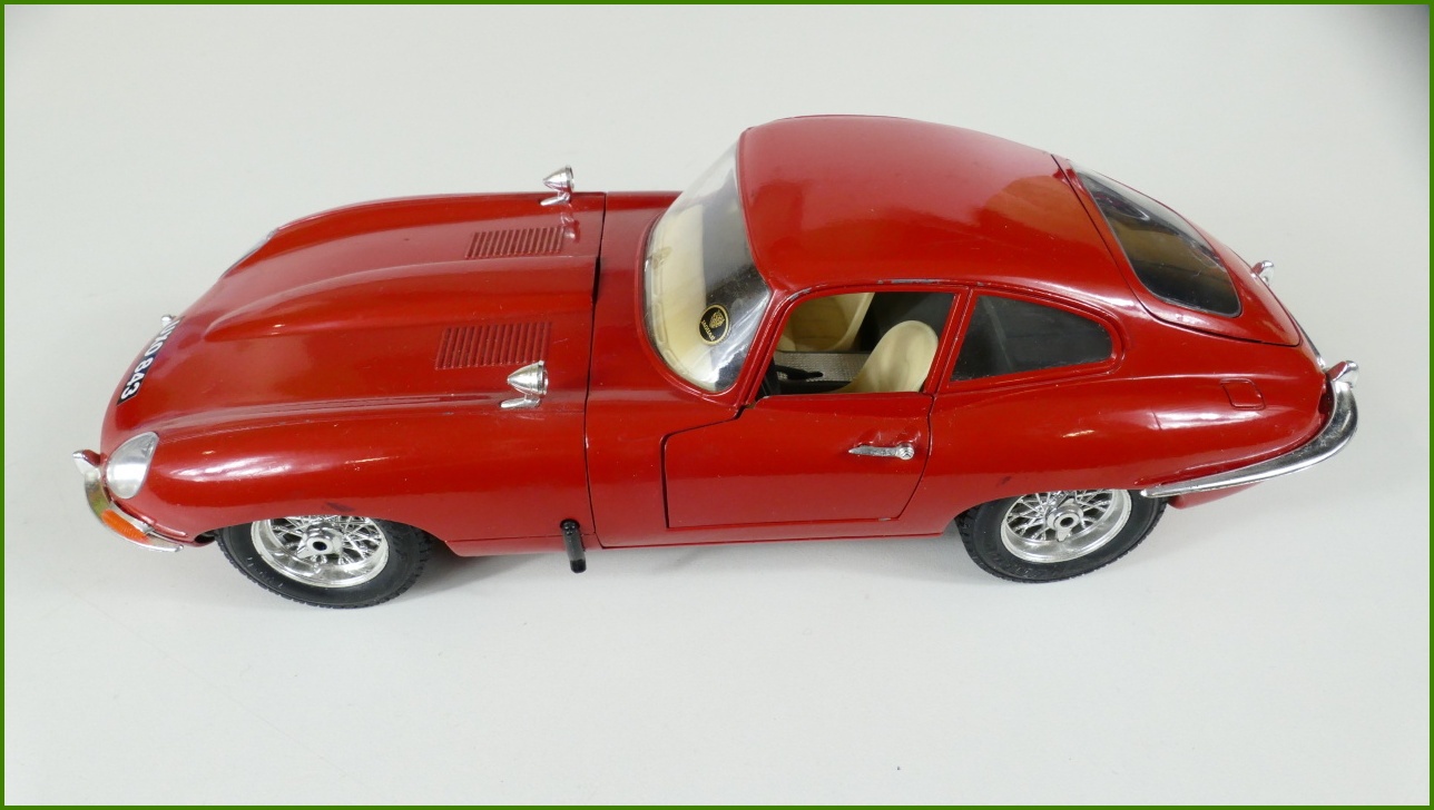 Kovový Model Bburago 1:18 - Jaguar "E" (1961) - Viz Popis