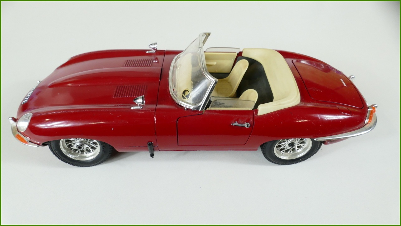 Kovový Model Bburago 1:18 - Jaguar "E" (1961) - Viz Popis