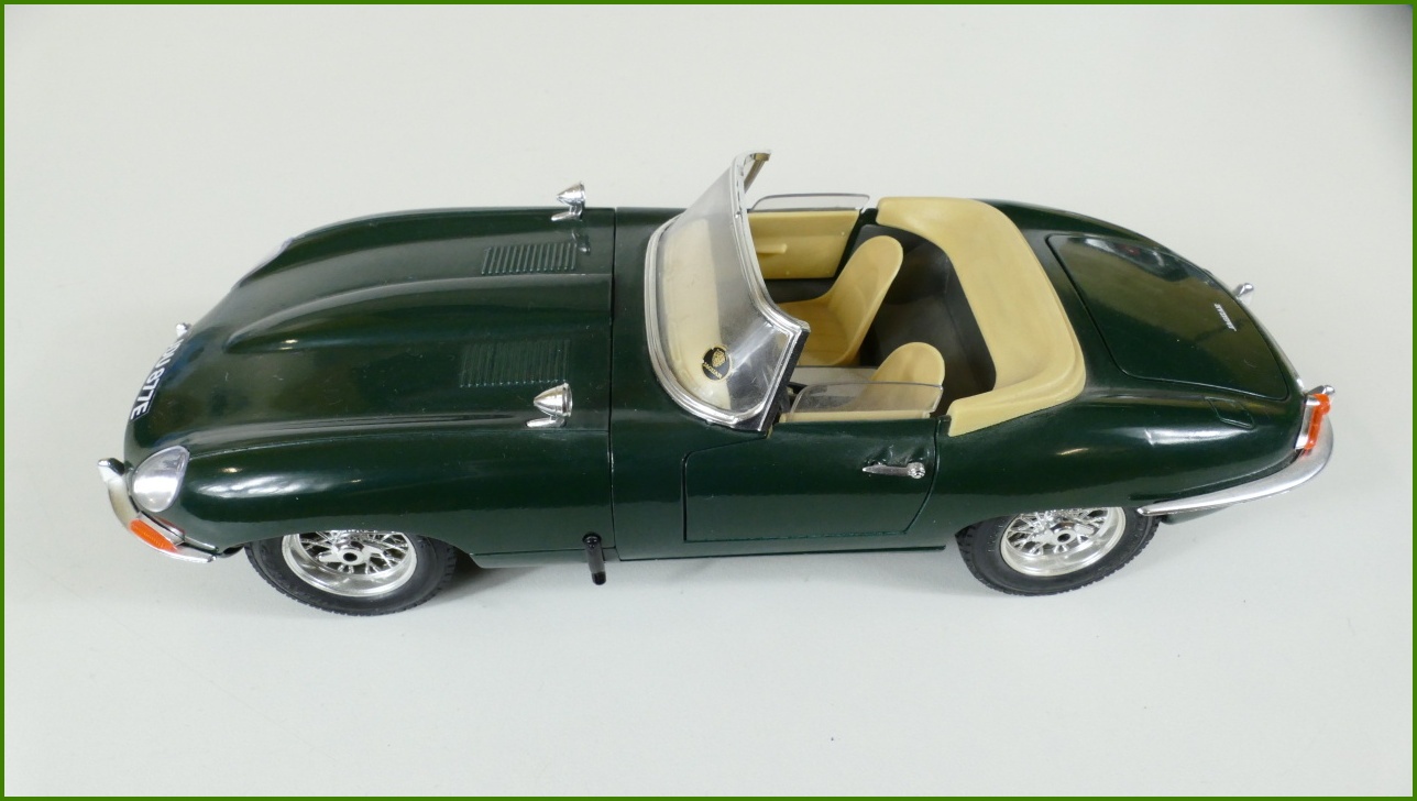 Kovový Model Bburago 1:18 - Jaguar "E" (1961) - Viz Popis