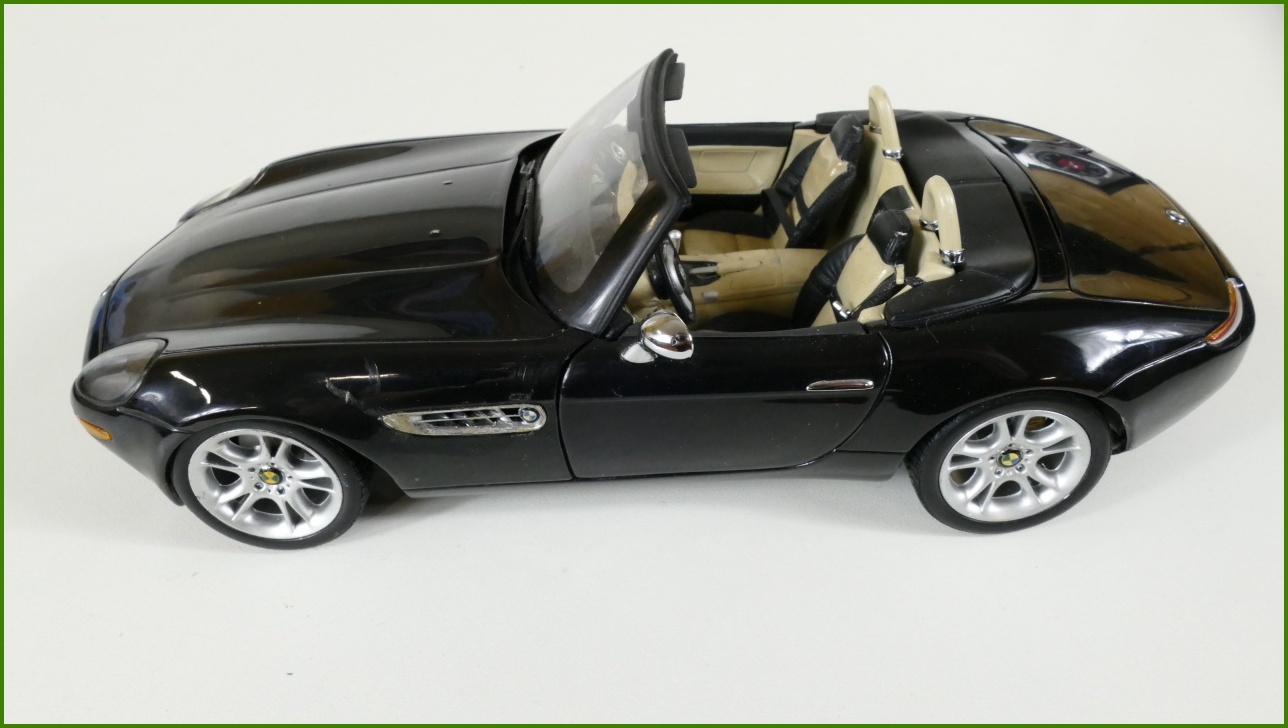 Model Auta Kyosho 1:18 - BMW Z8 - Viz Popis